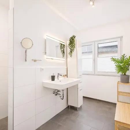 Kstay Penthouse Mit Parkplatz Zentral In Eltville 아파트 *